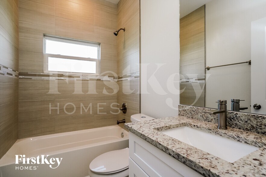 Building Photo - 1621 NW 16th Terrace