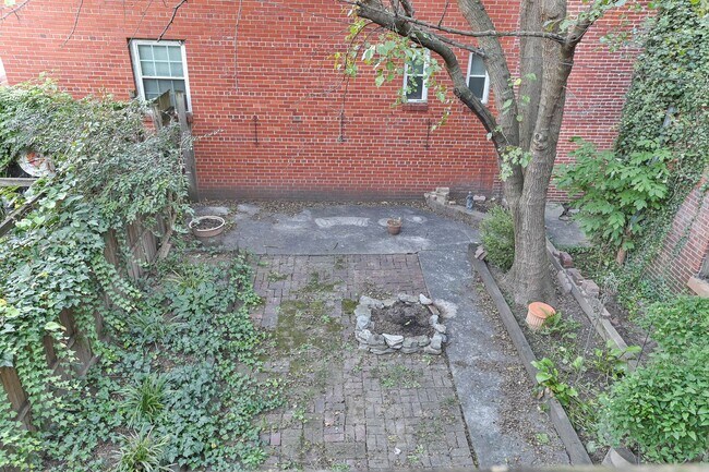 Building Photo - Large Single-Family Home on Boas St.