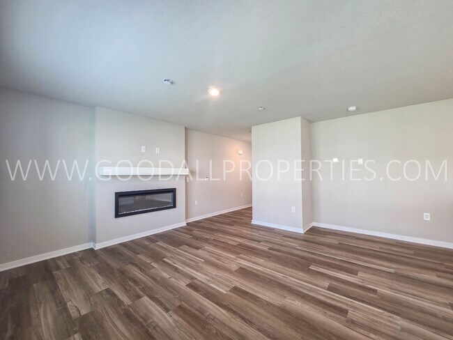 Building Photo - 3595 Pershing Ln
