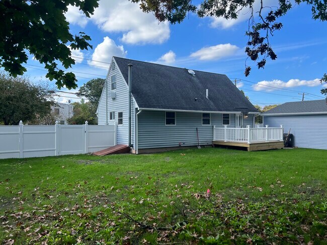 Large Backyard - 121 Marshall Dr