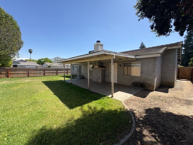 Building Photo - NW Visalia home available in a great neighborhood! available soon