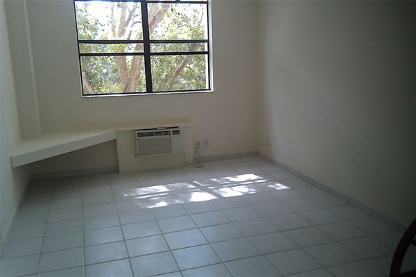 Building Photo - 2501 Riverside Dr