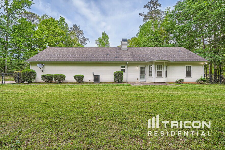 Building Photo - 1374 Lake Dow Rd