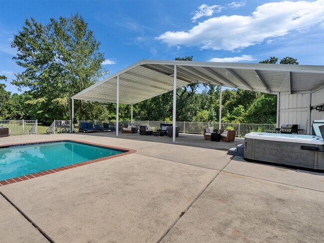 Building Photo - 8402 Matthews Ln