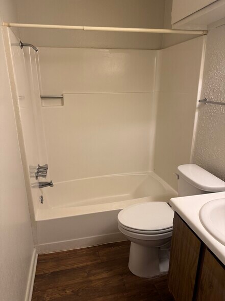 Building Photo - 3025 Bernice St