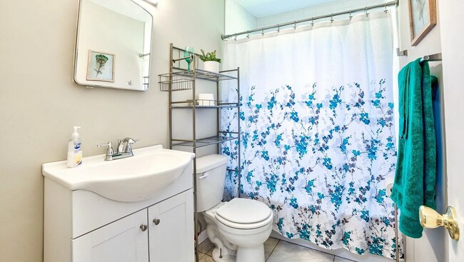 Building Photo - Beautifully Renovated Rose District Home