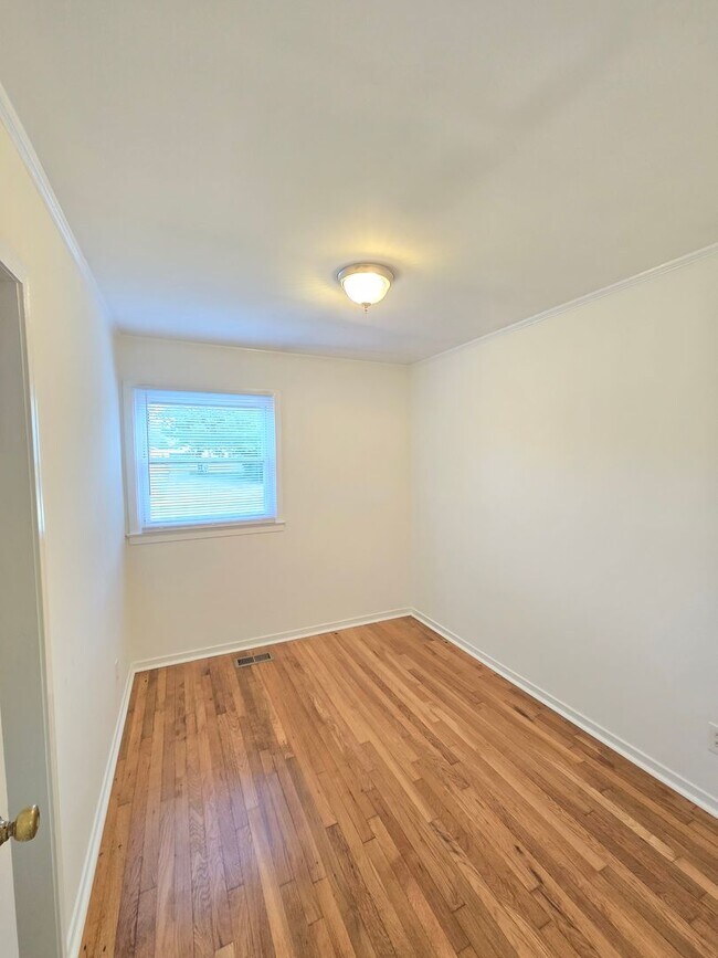 Building Photo - SUNSET PARK - Adorable cottage style home ...