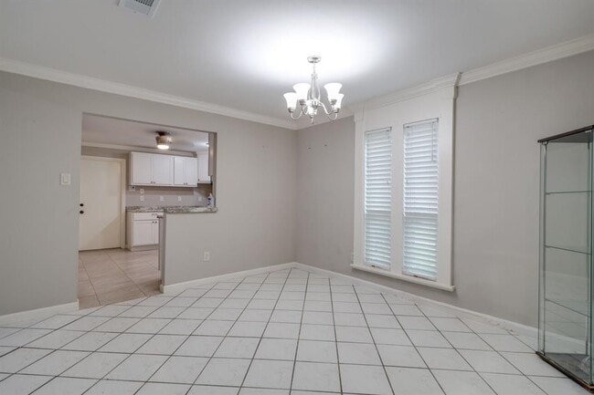 Building Photo - 2912 Camelot Ln