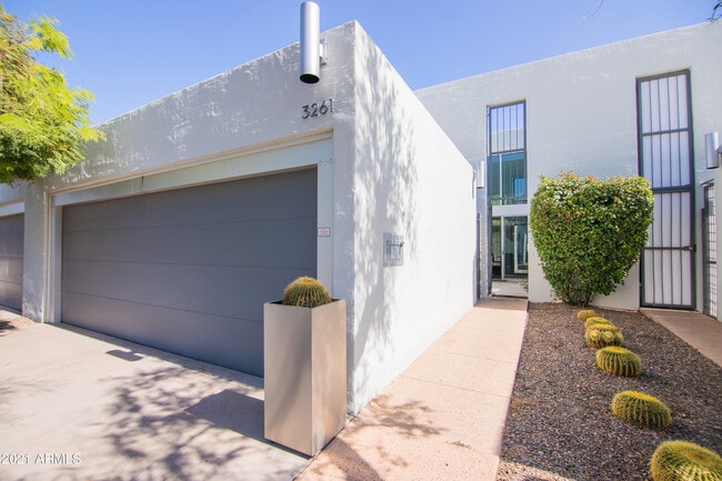Building Photo - 3261 E Camelback Rd