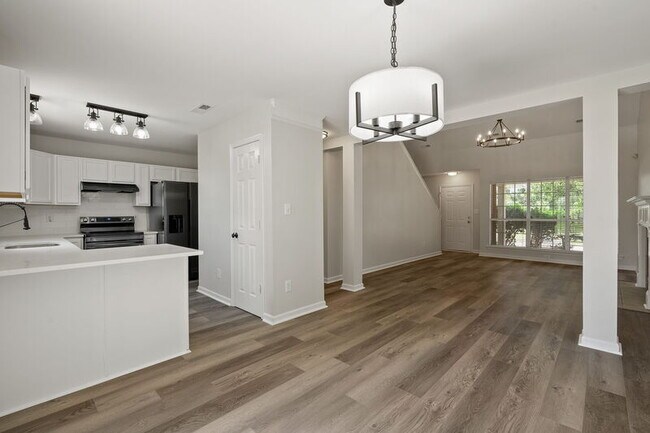 Building Photo - 142 Bremerton Dr SW