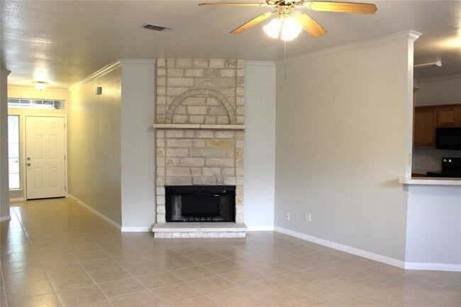Building Photo - 5709 Hudson Bend Rd