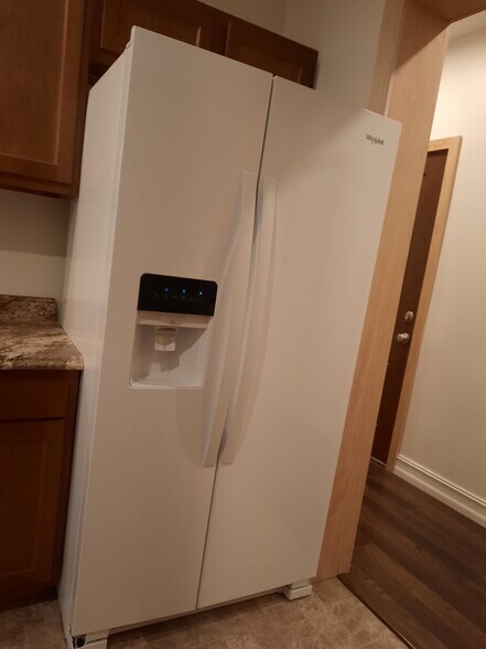 Building Photo - 247 Main St