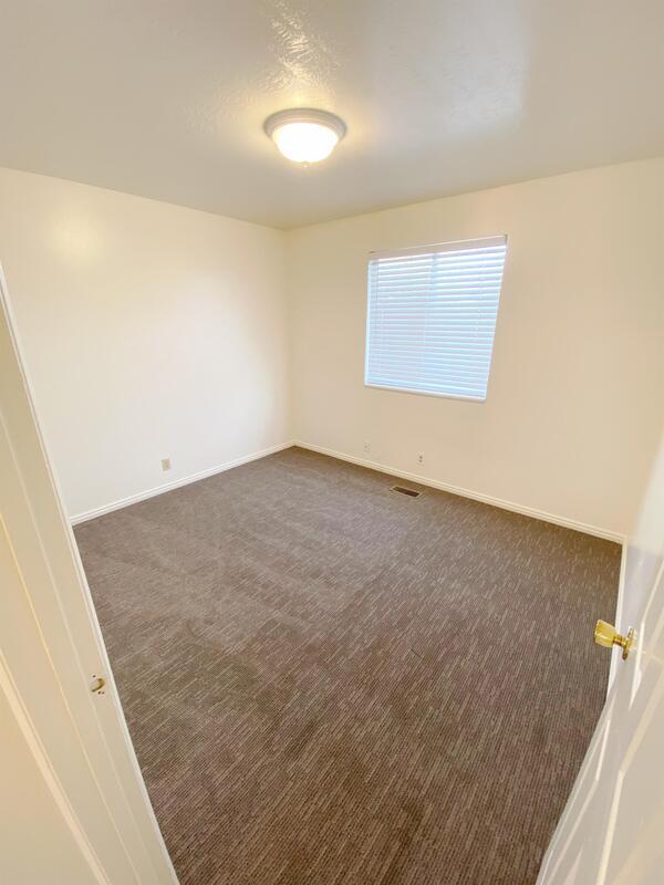 Building Photo - 707 600 W