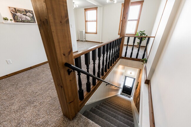 Building Photo - 318 W State St