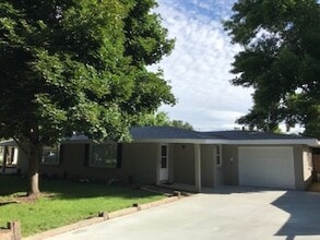 Building Photo - 712 E Lewis St