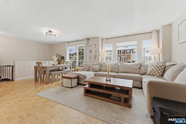 Building Photo - 774 Sassafras Ct