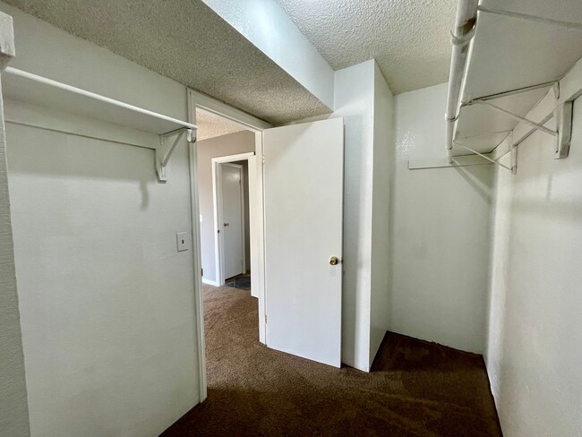 Building Photo - Charming 2 story townhome waiting for you.