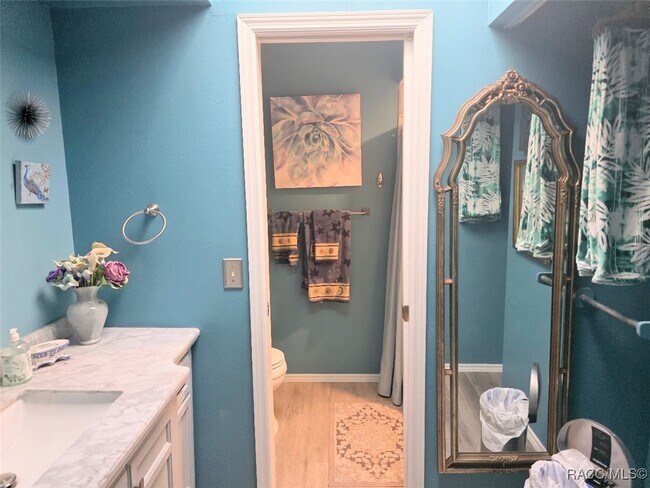 Building Photo - 25 Holly Ct