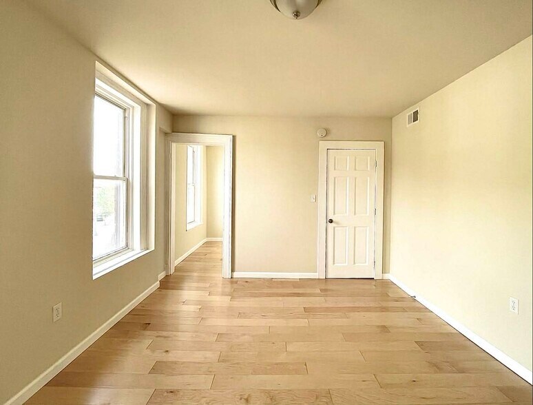 Building Photo - 350 Congress St