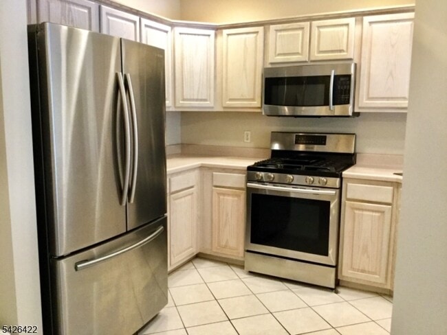 Building Photo - 2112 Clinton Ln