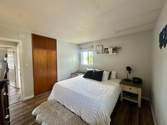 Building Photo - 2416 Towne House Dr NE