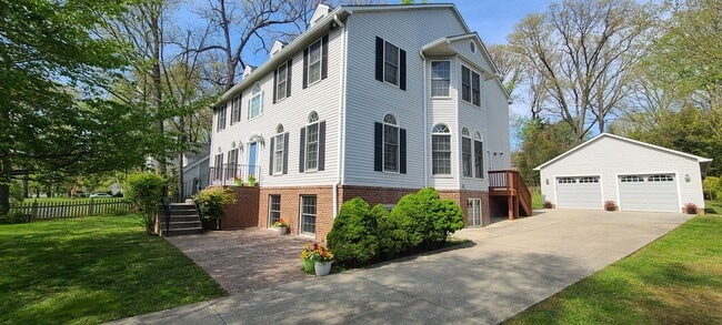 Building Photo - 2725 Oldewood Dr