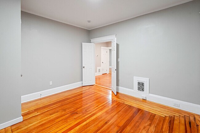 Building Photo - 381 Adams St