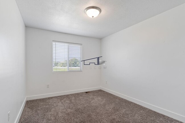 Building Photo - 6471 Aspen Ln