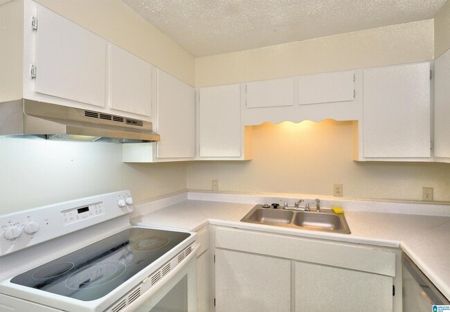 Building Photo - 840 Beacon Pkwy E
