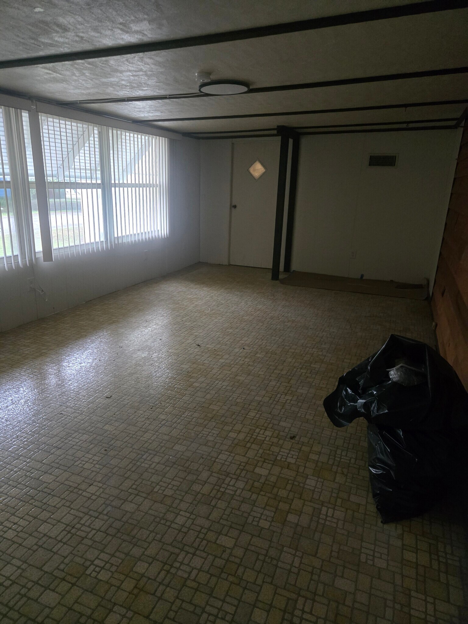 Building Photo - 100 Hoover Ln
