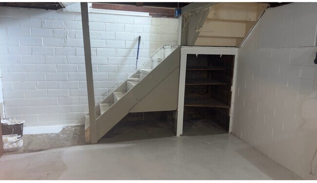 Building Photo - 305 Shelby St