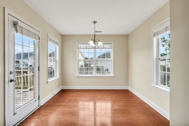 Building Photo - Leland Wedgewood at Lanvale community, Great open floor plan, on level, hardwoods, fire place, ma...