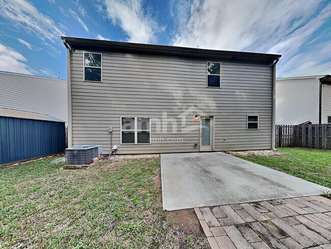 Building Photo - 2311 Foxy Dr