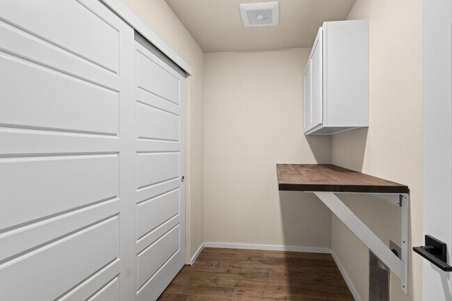 Building Photo - 2022 Built Charming 4-Bedroom Retreat with Scenic Views just 15 minutes west from downtown Spokane