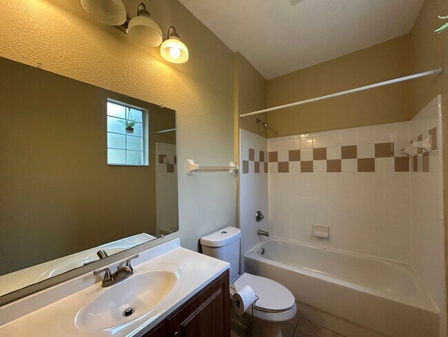 Building Photo - Walk to UF! Spacious & Furnished 3BD Condo...