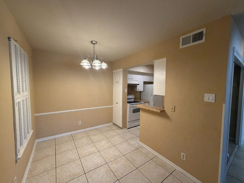 Building Photo - 170 De Chantle Rd