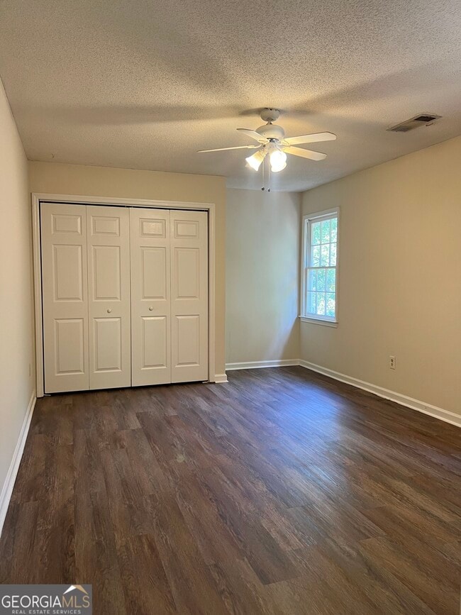 Building Photo - 222 Garretts Dr