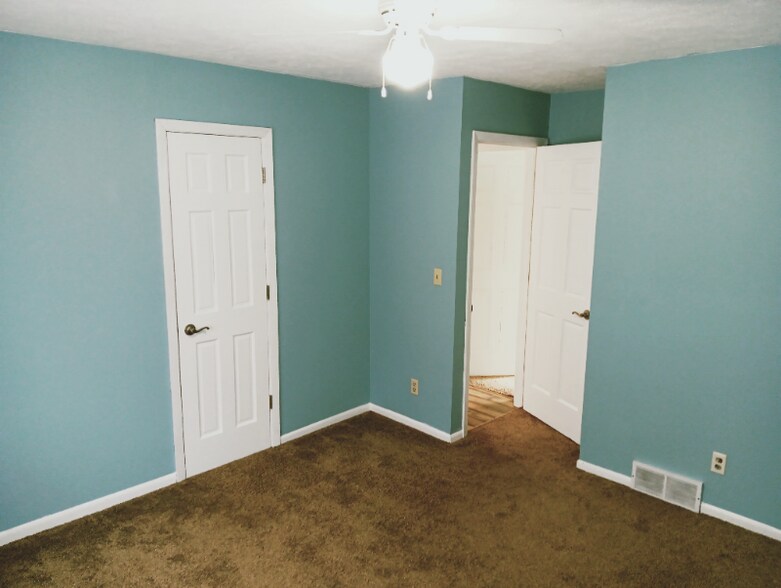 Building Photo - 10636 Nicholas St