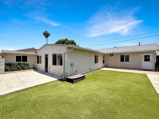 Primary Photo - Beautiful 4BD/3BA House in Clairemont W/ A...