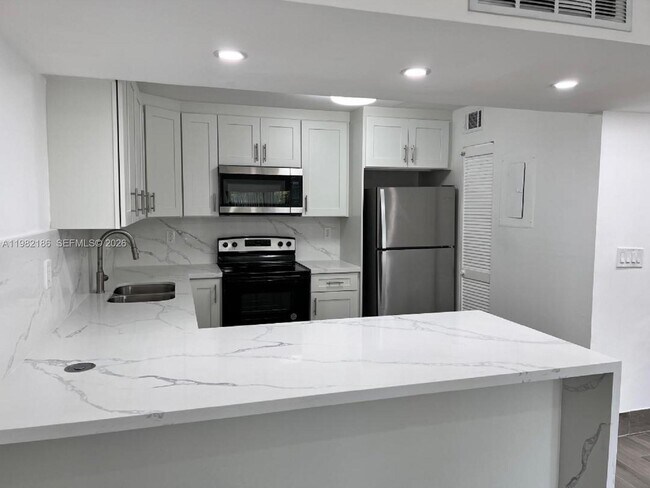 Building Photo - 8820 SW 132nd Pl