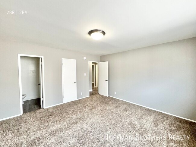 Building Photo - 5417 Newcastle Ave