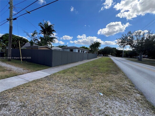 Building Photo - 189 Glendale Dr