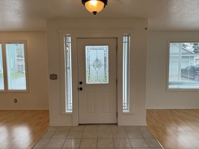 Building Photo - 3657 Rivercrest Dr