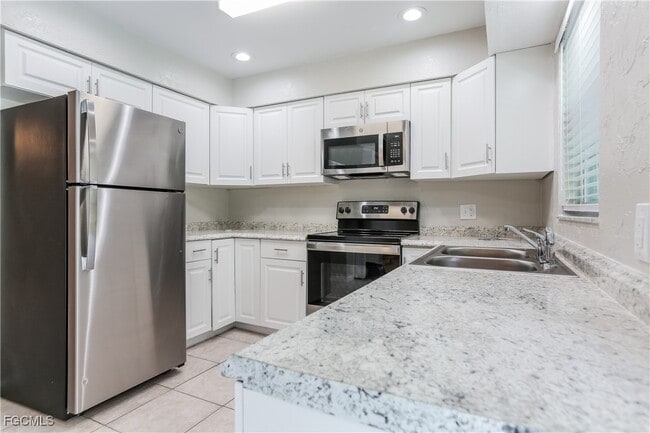 Building Photo - 282 Lorraine Ave