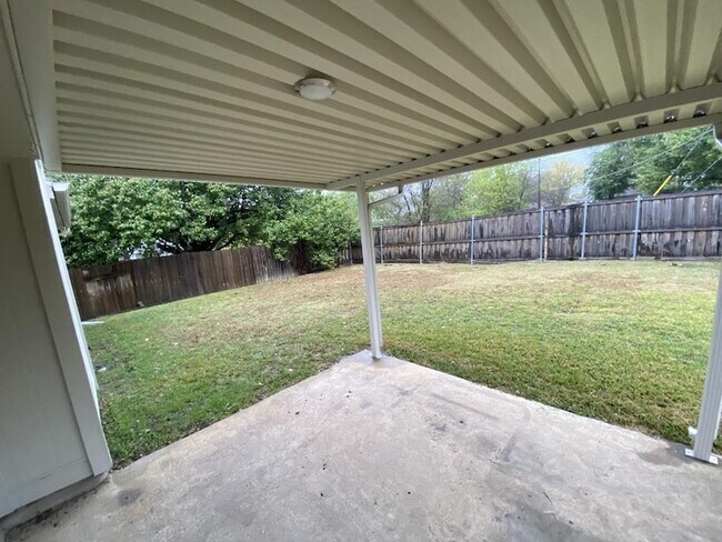 Building Photo - 1105 Montclair Dr