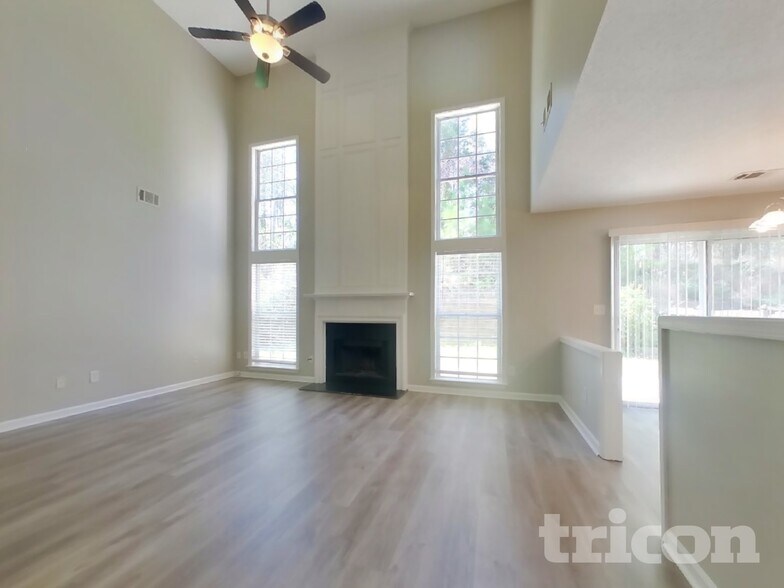 Building Photo - 411 Yarrow Way