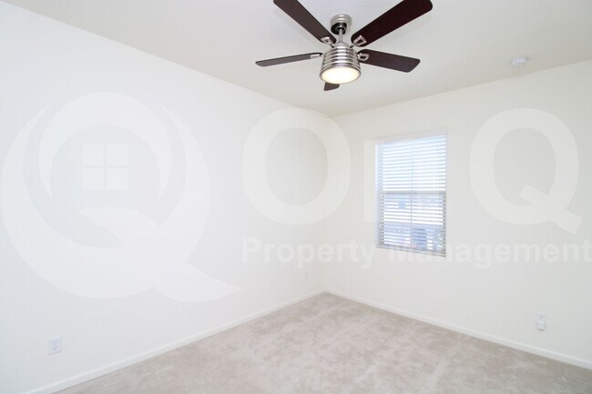 Building Photo - 5353 W Desert Hollow Dr