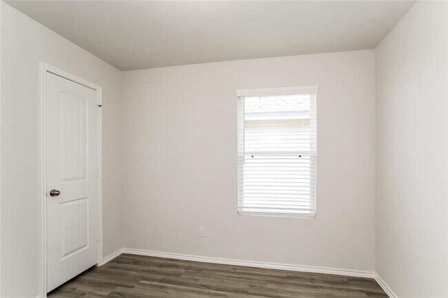 Building Photo - 25231 Sanitas Valley Dr