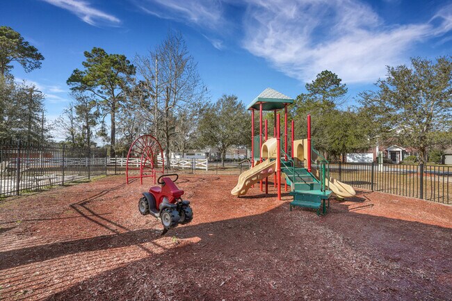 Building Photo - 136 Meadowside Ln