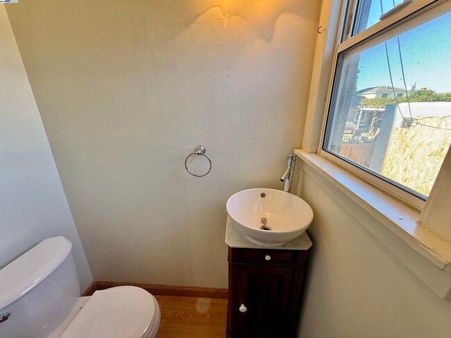 Building Photo - 252 Stoakes Ave